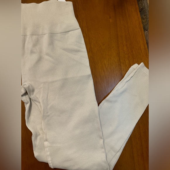 L Space Mercer Active Wear Set - Picture 4 of 5